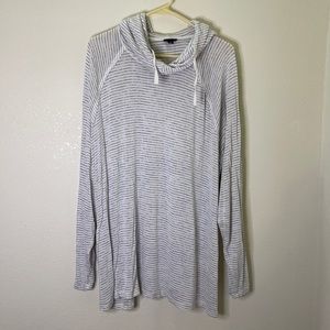 Torrid Light weight hooded long sleeve shirt. Smoke free. Size 4